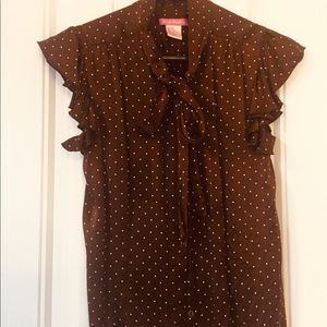 Silk short sleeve cute top.